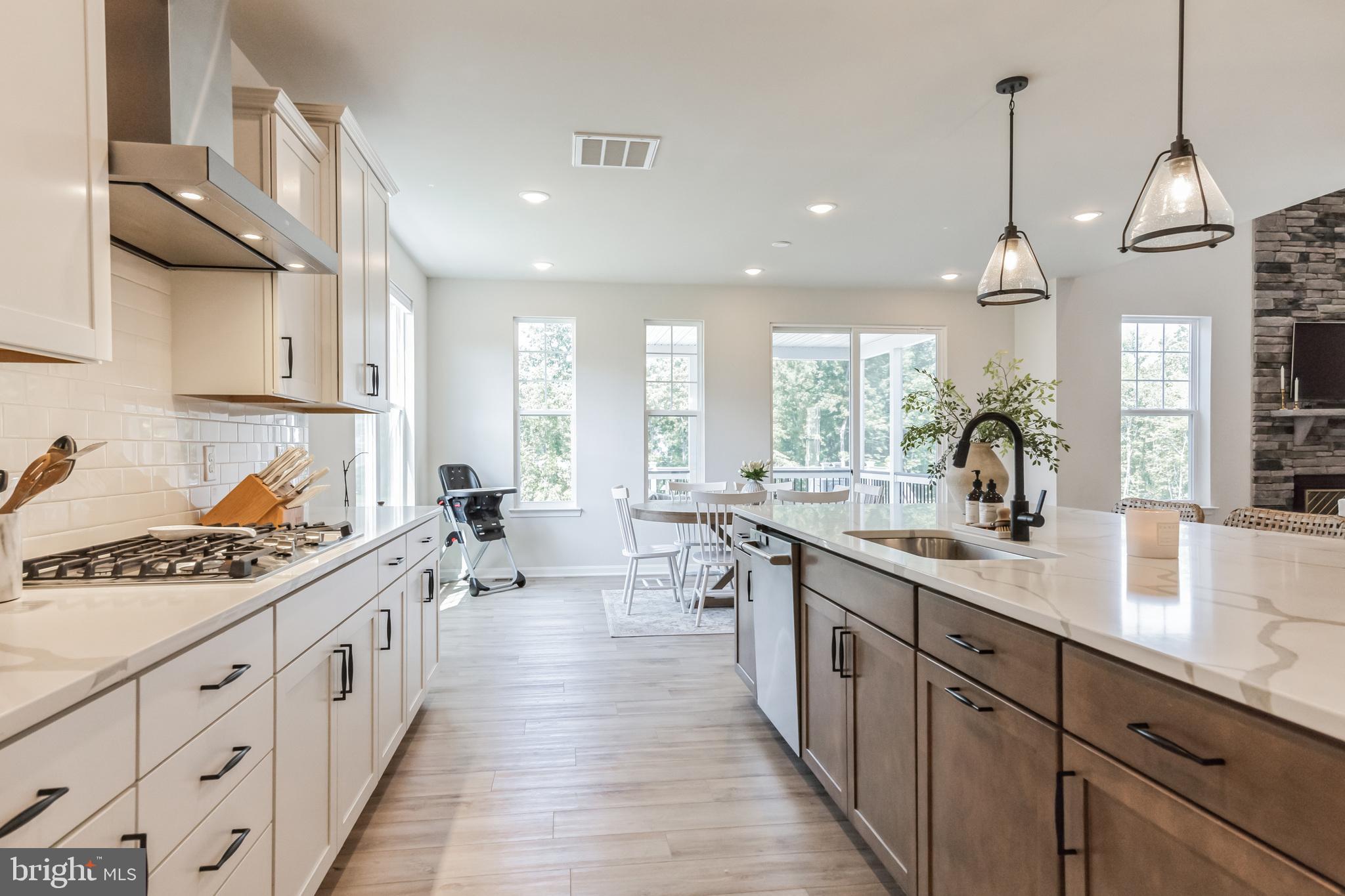 SUMMIT CROSSING ESTATES - Residential