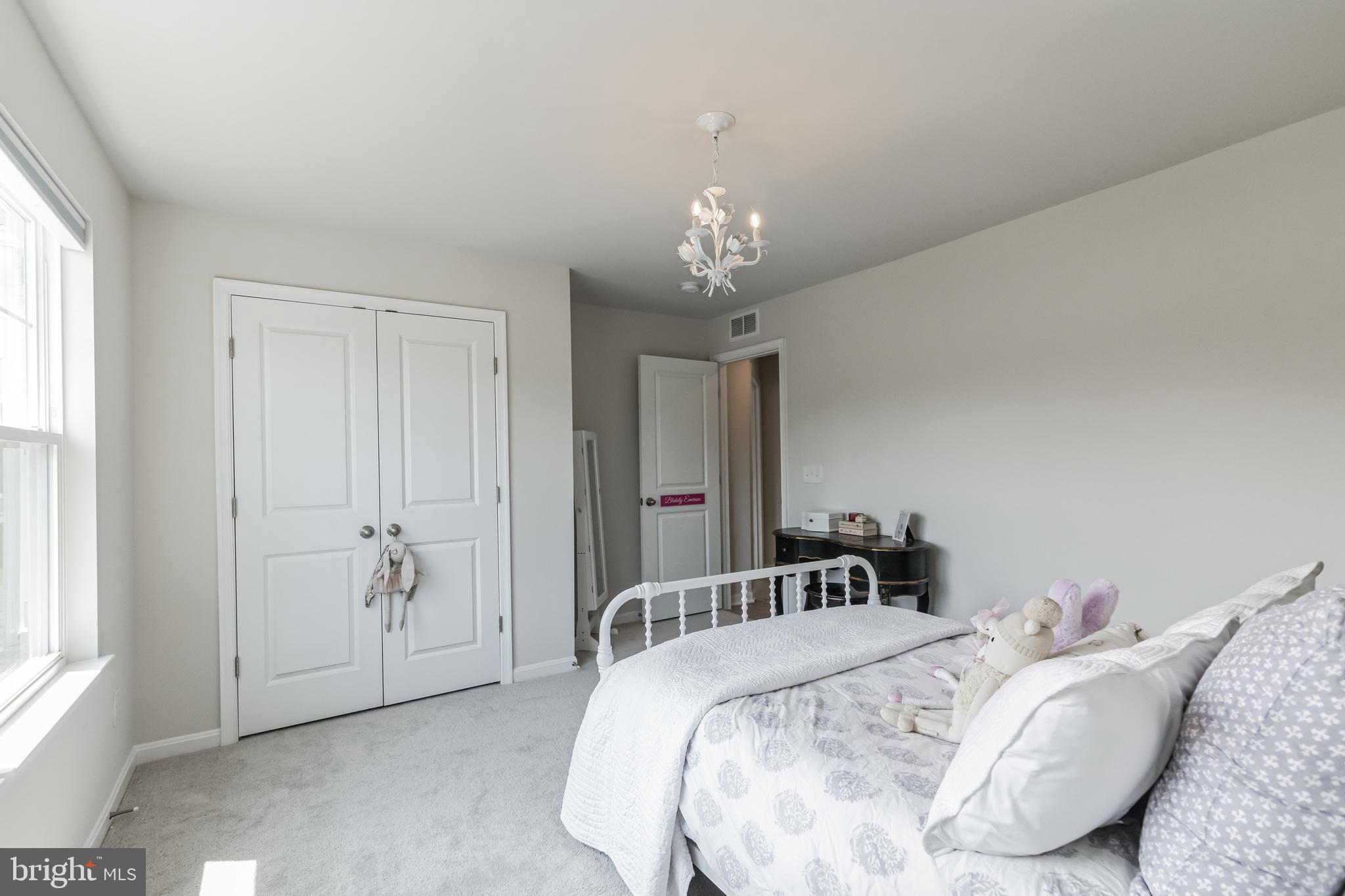 SUMMIT CROSSING ESTATES - Residential