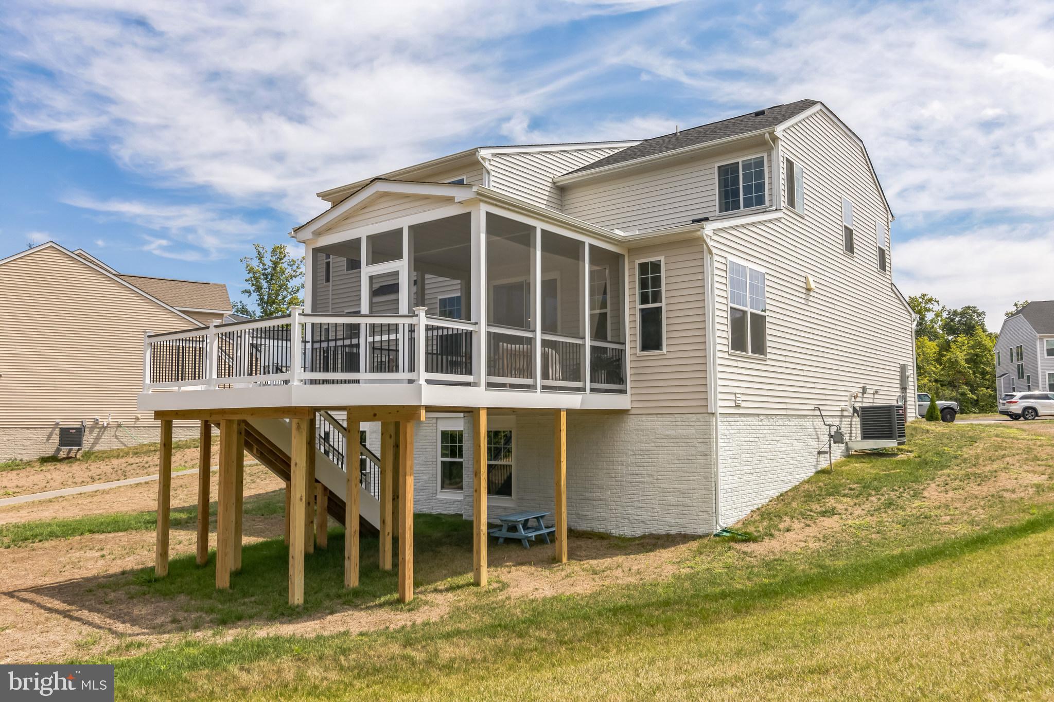 SUMMIT CROSSING ESTATES - Residential