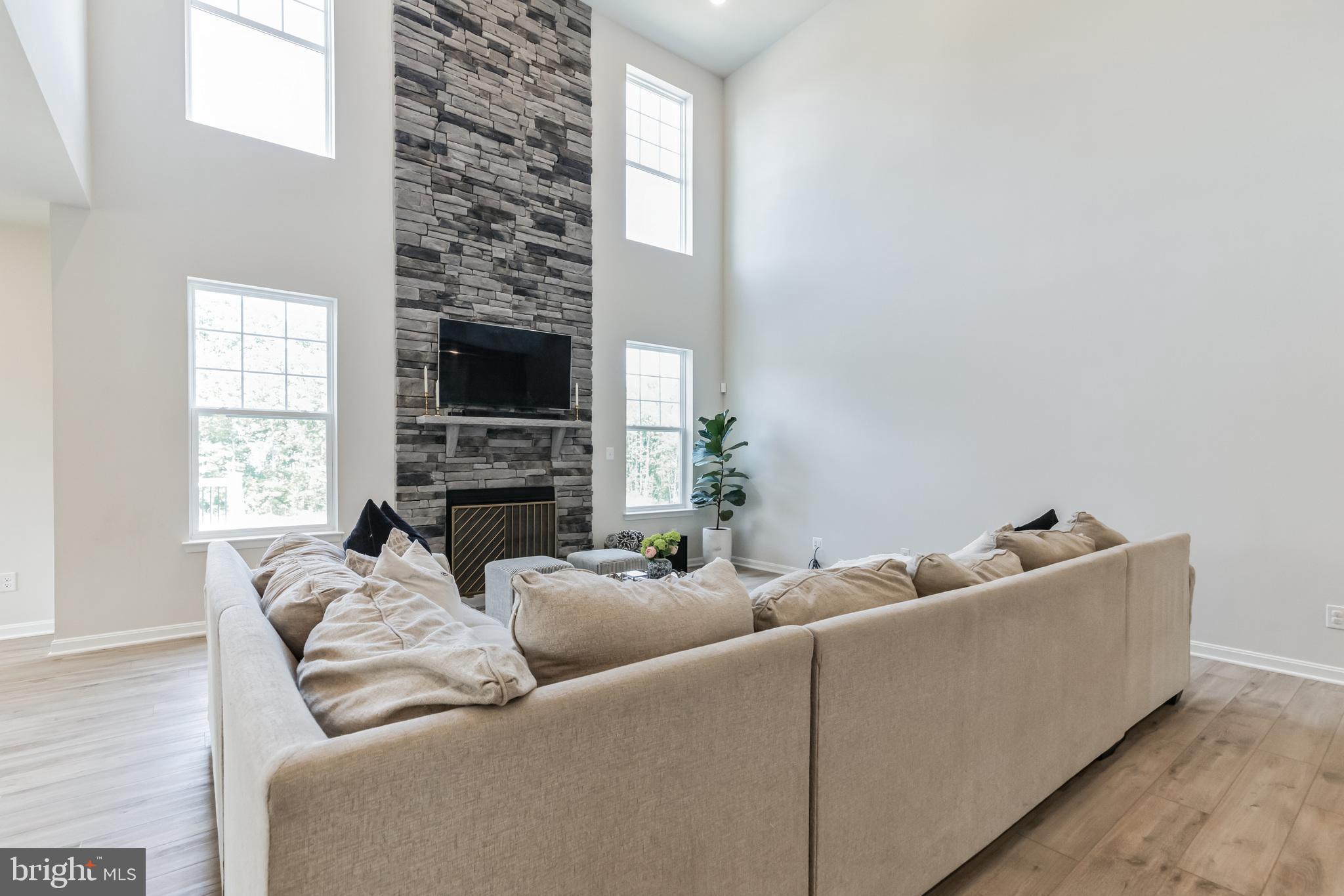 SUMMIT CROSSING ESTATES - Residential