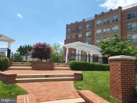 680 Watermans Drive Unit 405, Woodbridge, VA MLS: VAPW2091470
