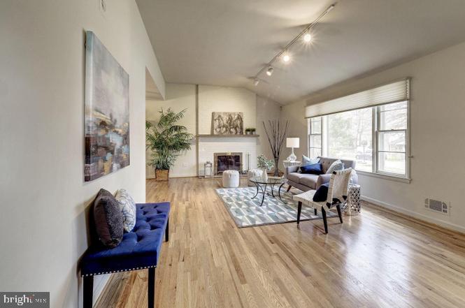 BRADLEY HILLS - Residential Lease