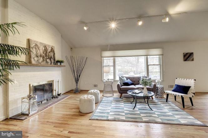 BRADLEY HILLS - Residential Lease