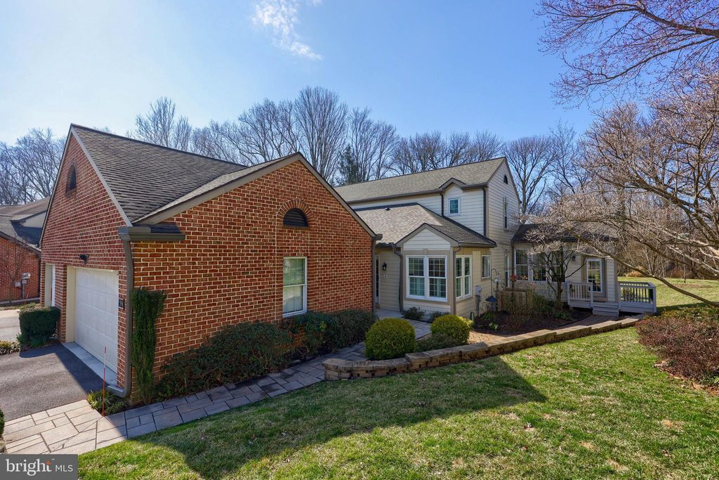 Photo of 534 THORNGATE PL, MILLERSVILLE, PA 17551 (MLS # PALA2031256)