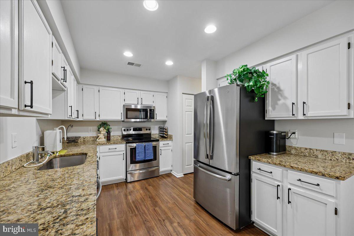 VILL AT MANCHESTER FARMS - Residential