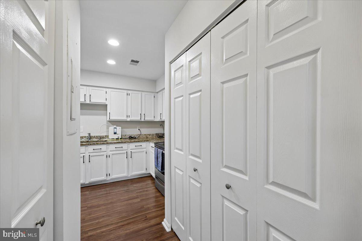 VILL AT MANCHESTER FARMS - Residential