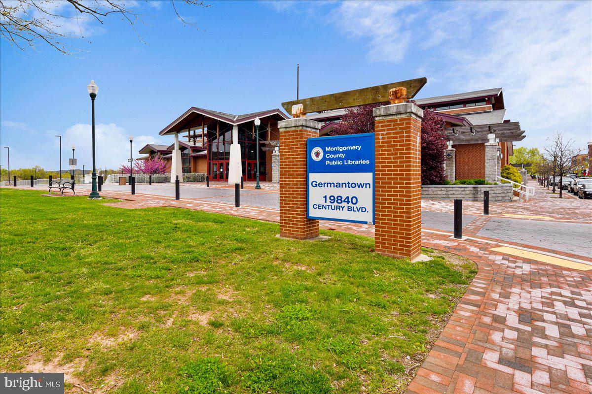 VILL AT MANCHESTER FARMS - Residential