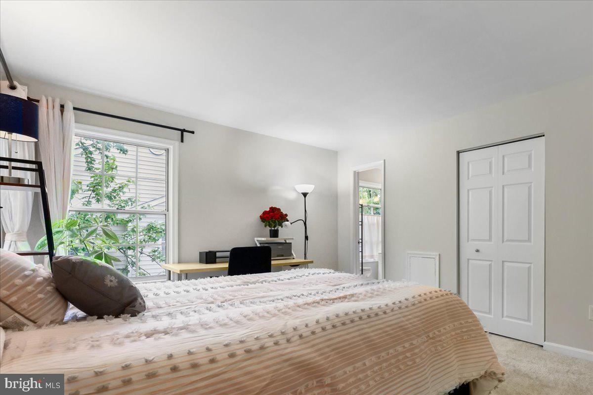 VILL AT MANCHESTER FARMS - Residential