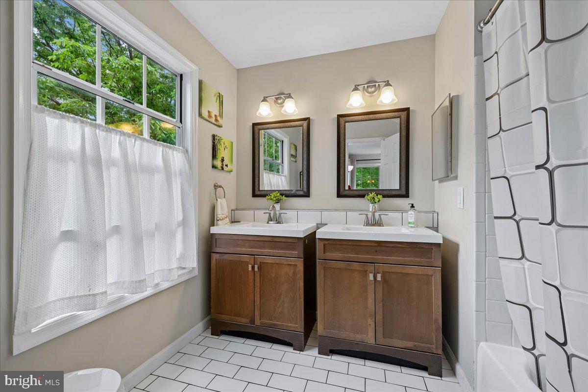 VILL AT MANCHESTER FARMS - Residential