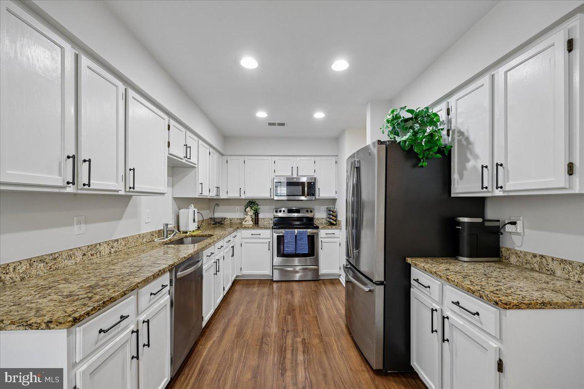 VILL AT MANCHESTER FARMS - Residential