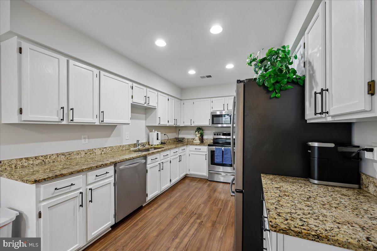 VILL AT MANCHESTER FARMS - Residential
