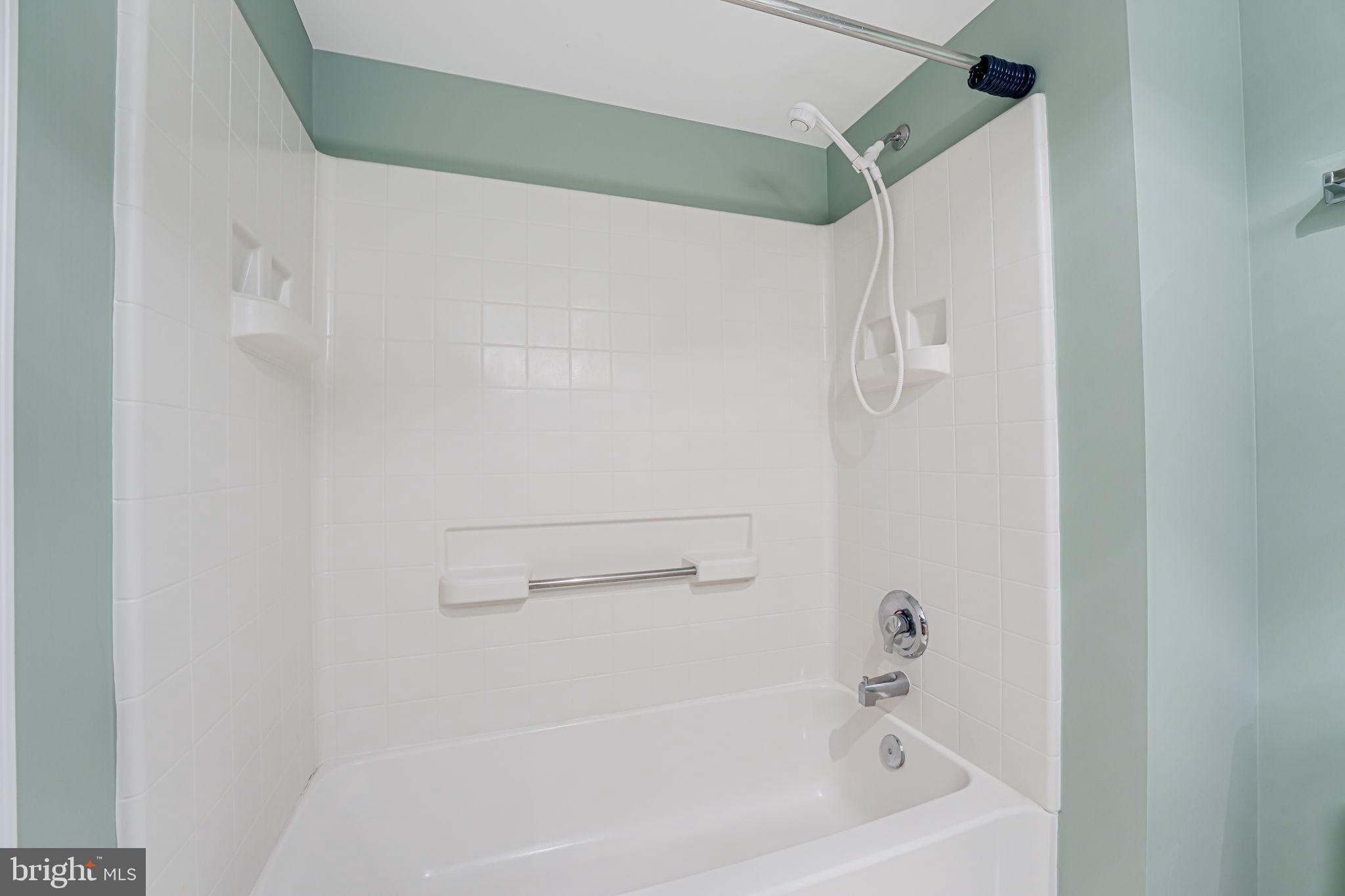 LANSDOWNE WOODS - Residential