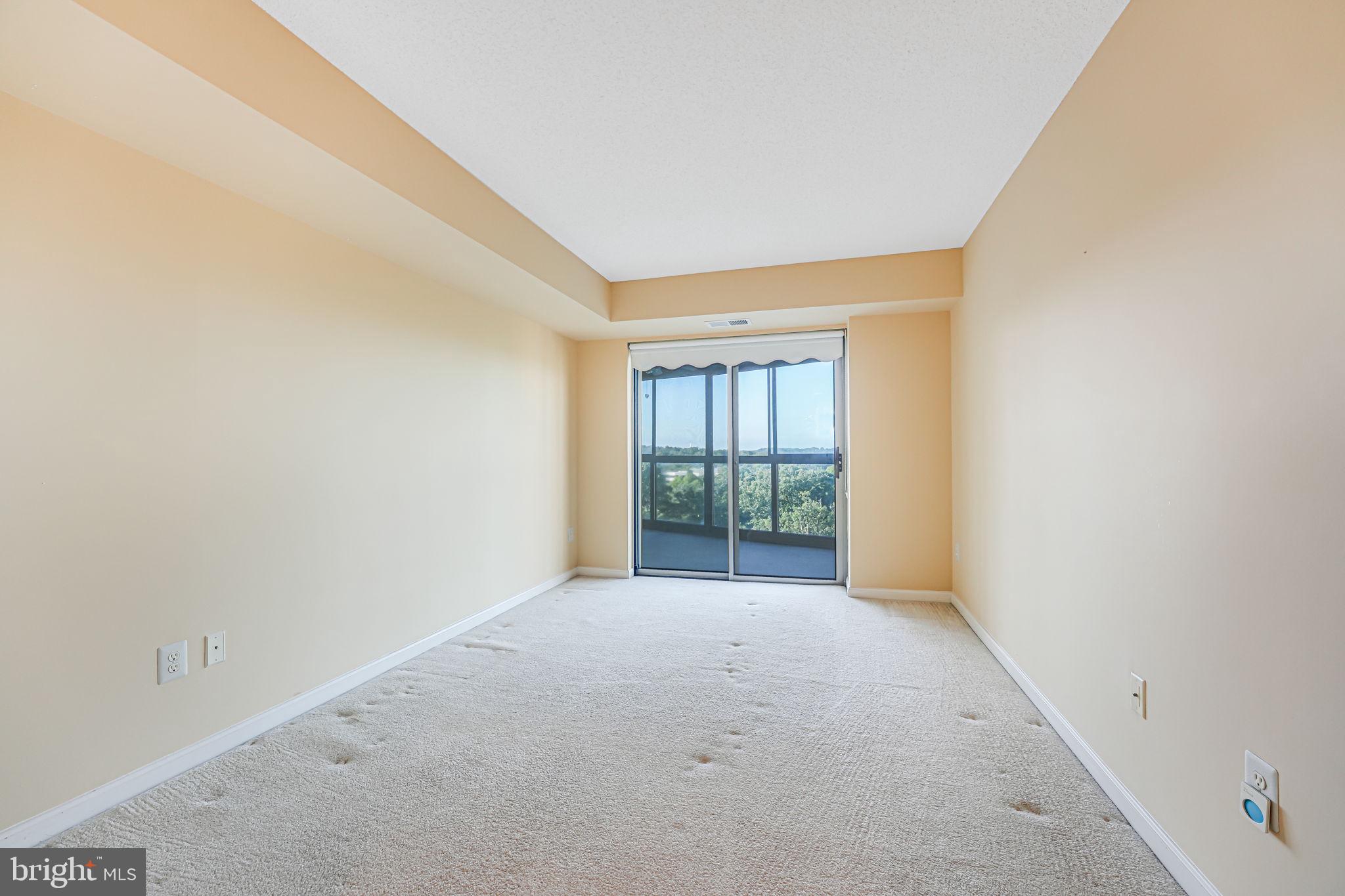 LANSDOWNE WOODS - Residential