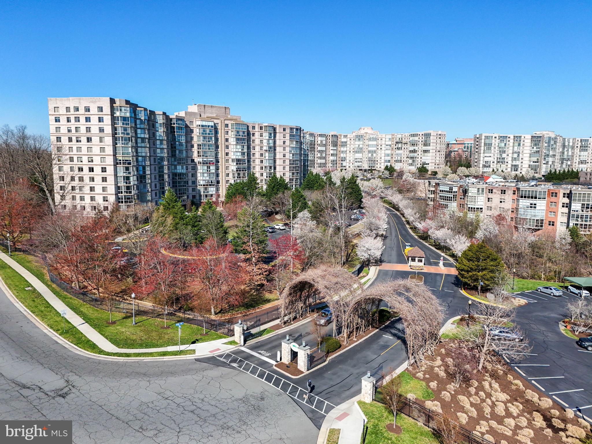 LANSDOWNE WOODS - Residential