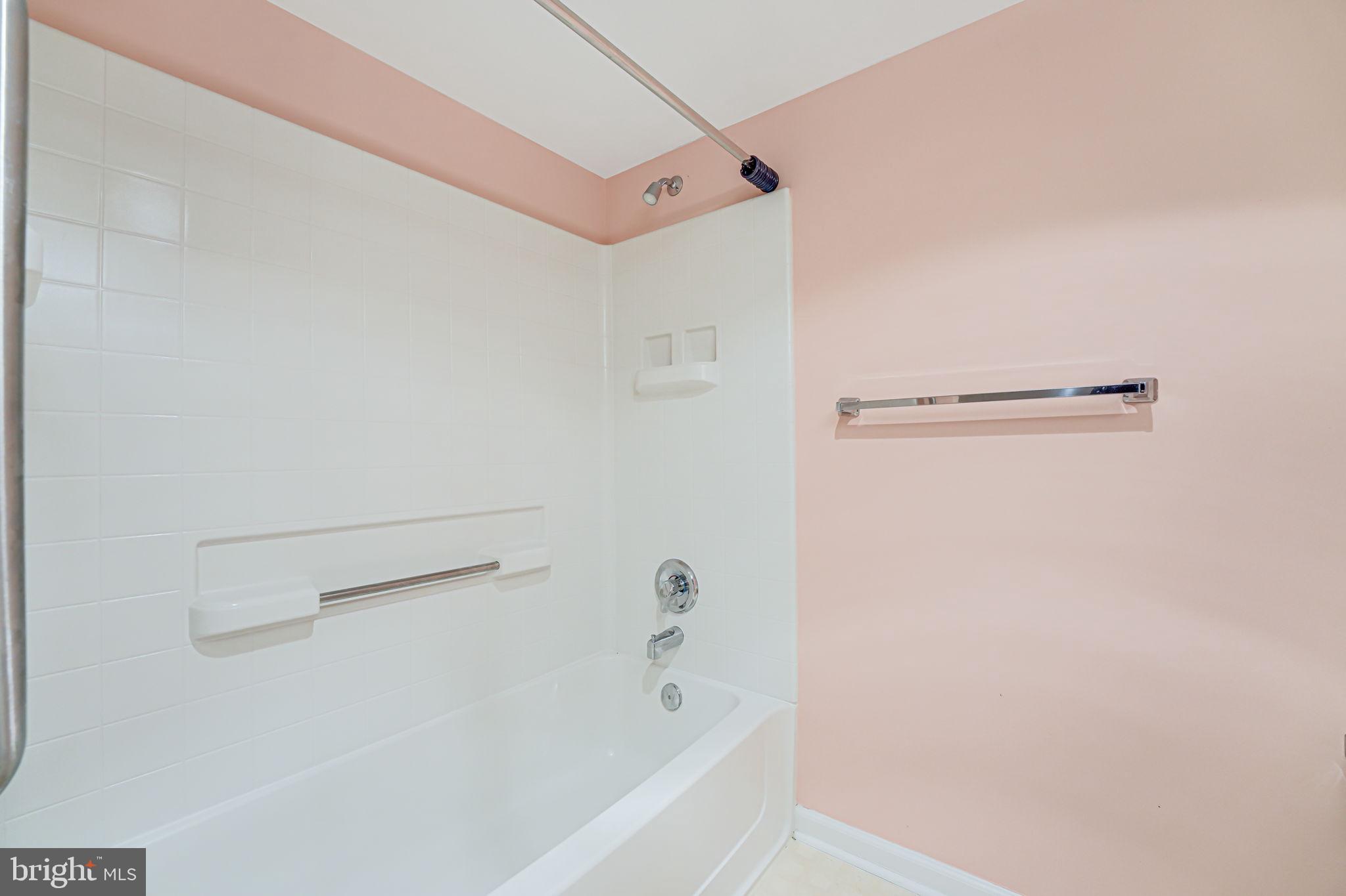 LANSDOWNE WOODS - Residential