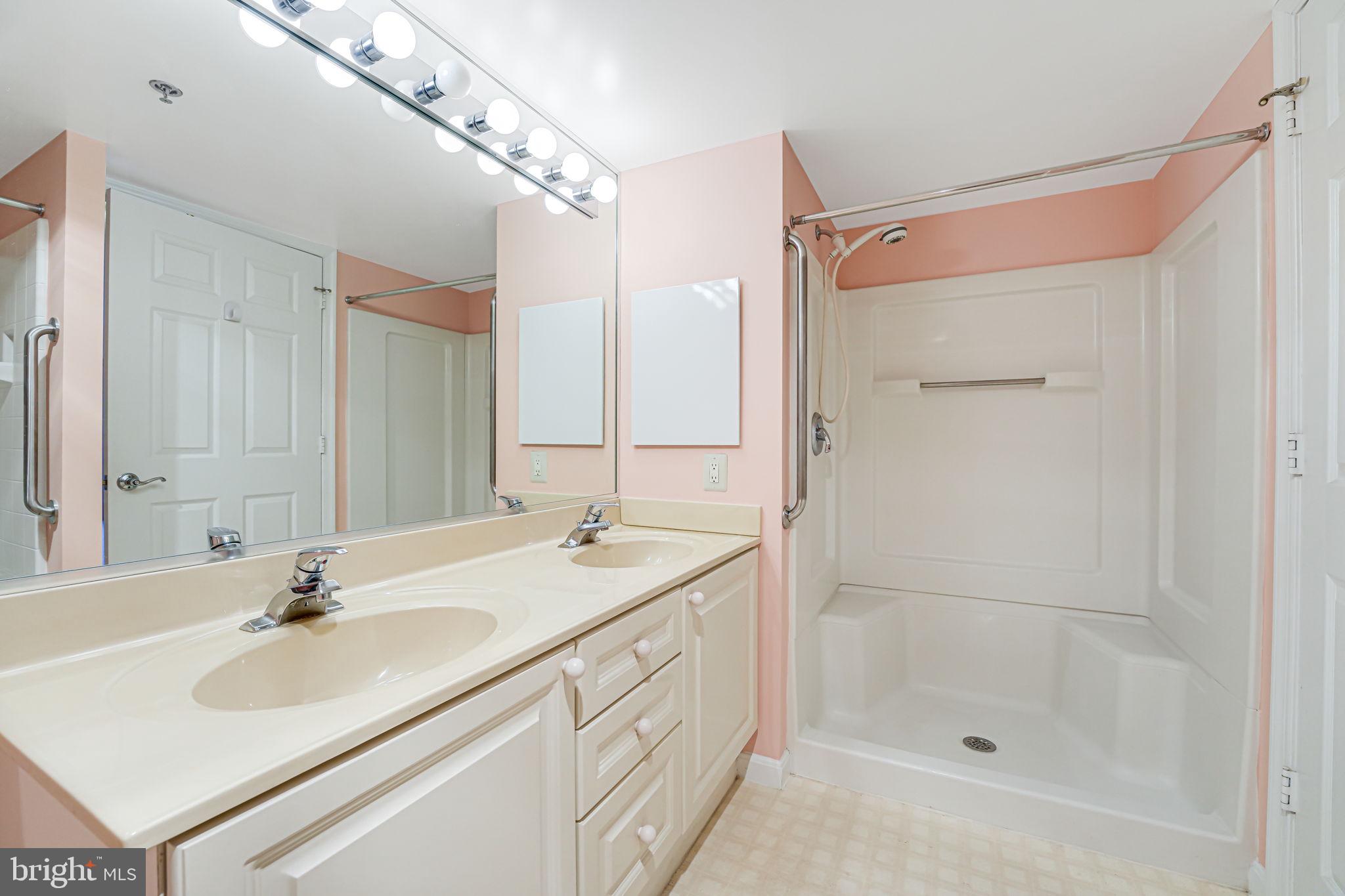 LANSDOWNE WOODS - Residential