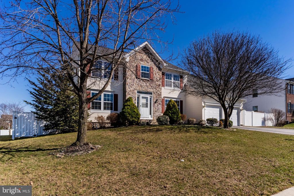 Photo of 1660 Rosebrook Drive, YORK, PA 17402 (MLS # PAYK2098802)
