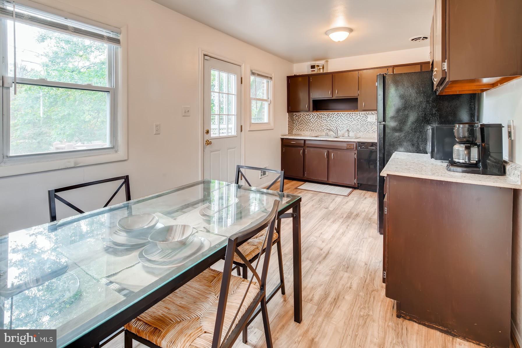 DEN LEE ACRES - Residential