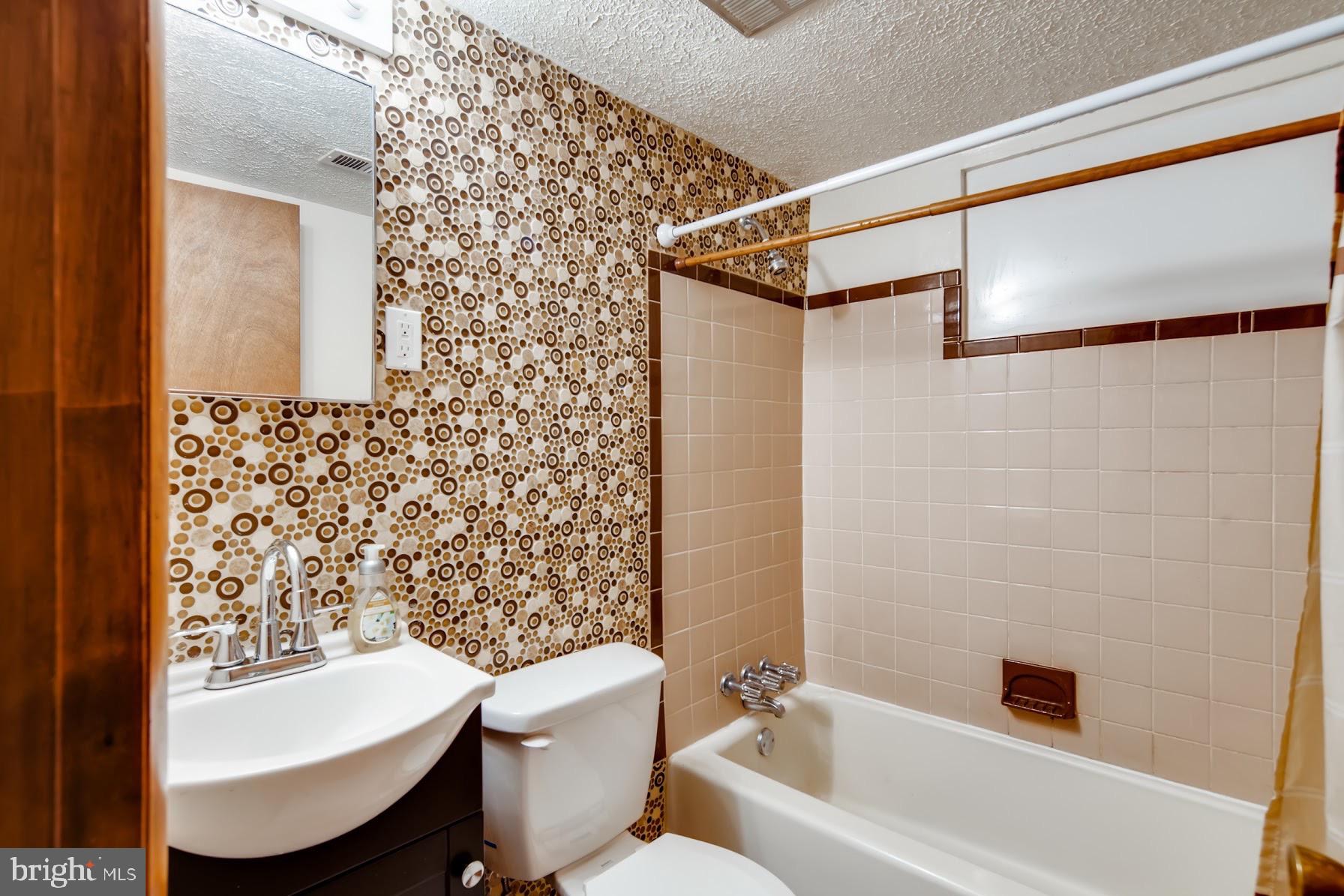 DEN LEE ACRES - Residential