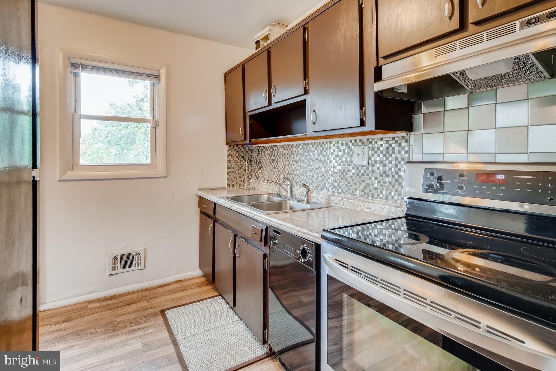 DEN LEE ACRES - Residential