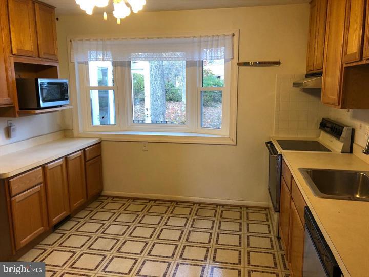 3532 QUEEN DRIVE