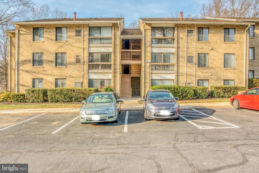 This Bright & Spacious 2 Bedroom Unit is awaiting for you! Large Living Room & Dining Area w/Wood Laminate Floors. Updated Kitchen w/Stainless Appliances. Master Bedroom with Walk-In Closet. In unit stackable washer/dryer. Conveniently located to major interchanges, restaurants & shopping. Why rent, when you can own this Beautiful Condo for Less?? You will not be disappointed. Will Not Last Long!