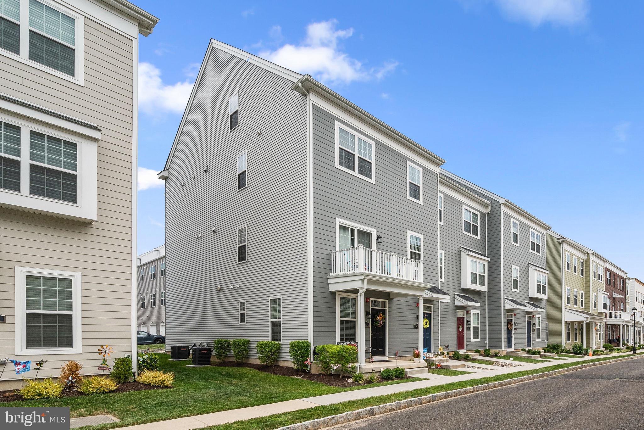 WATERSIDE - Residential