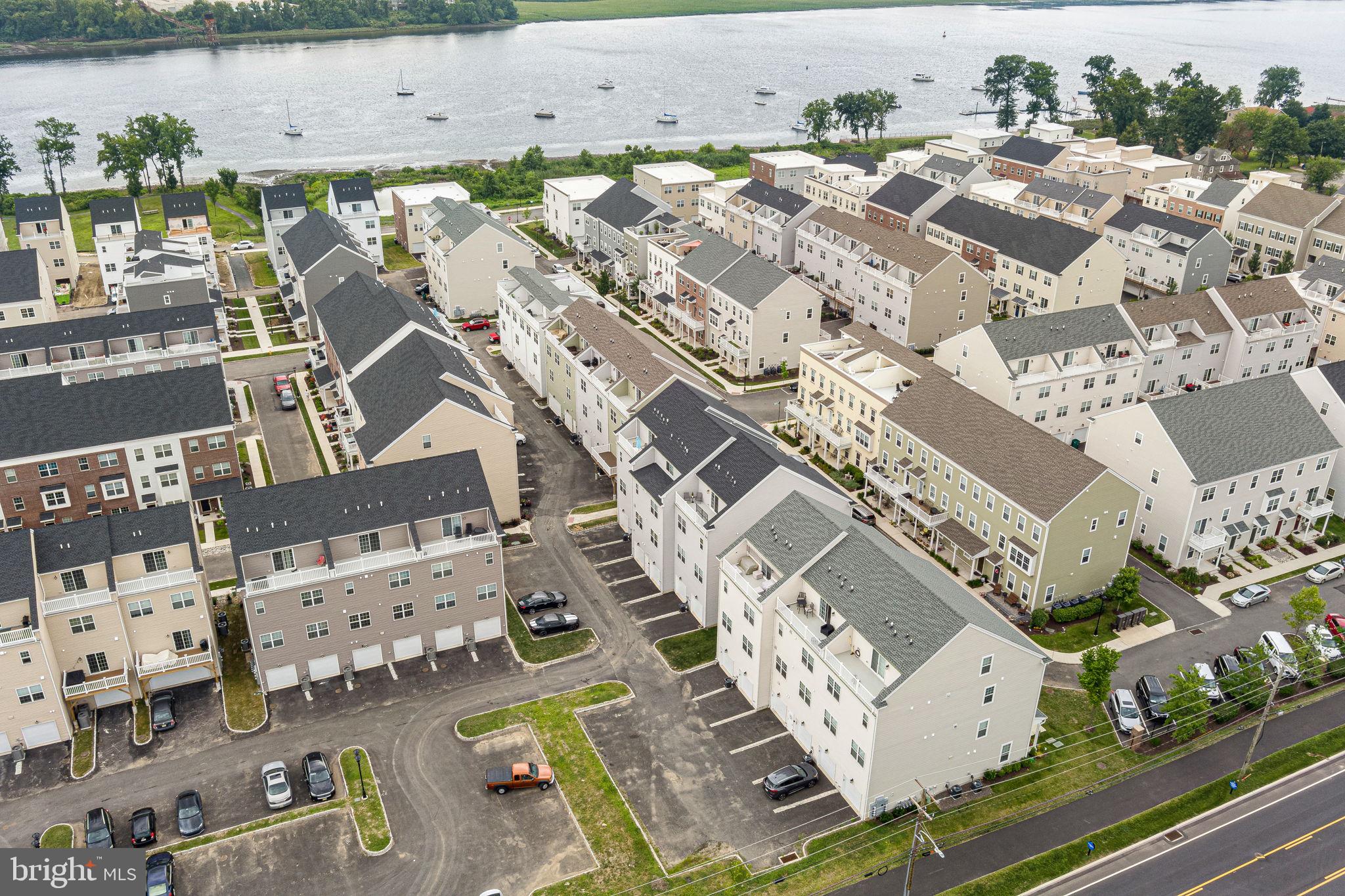 WATERSIDE - Residential