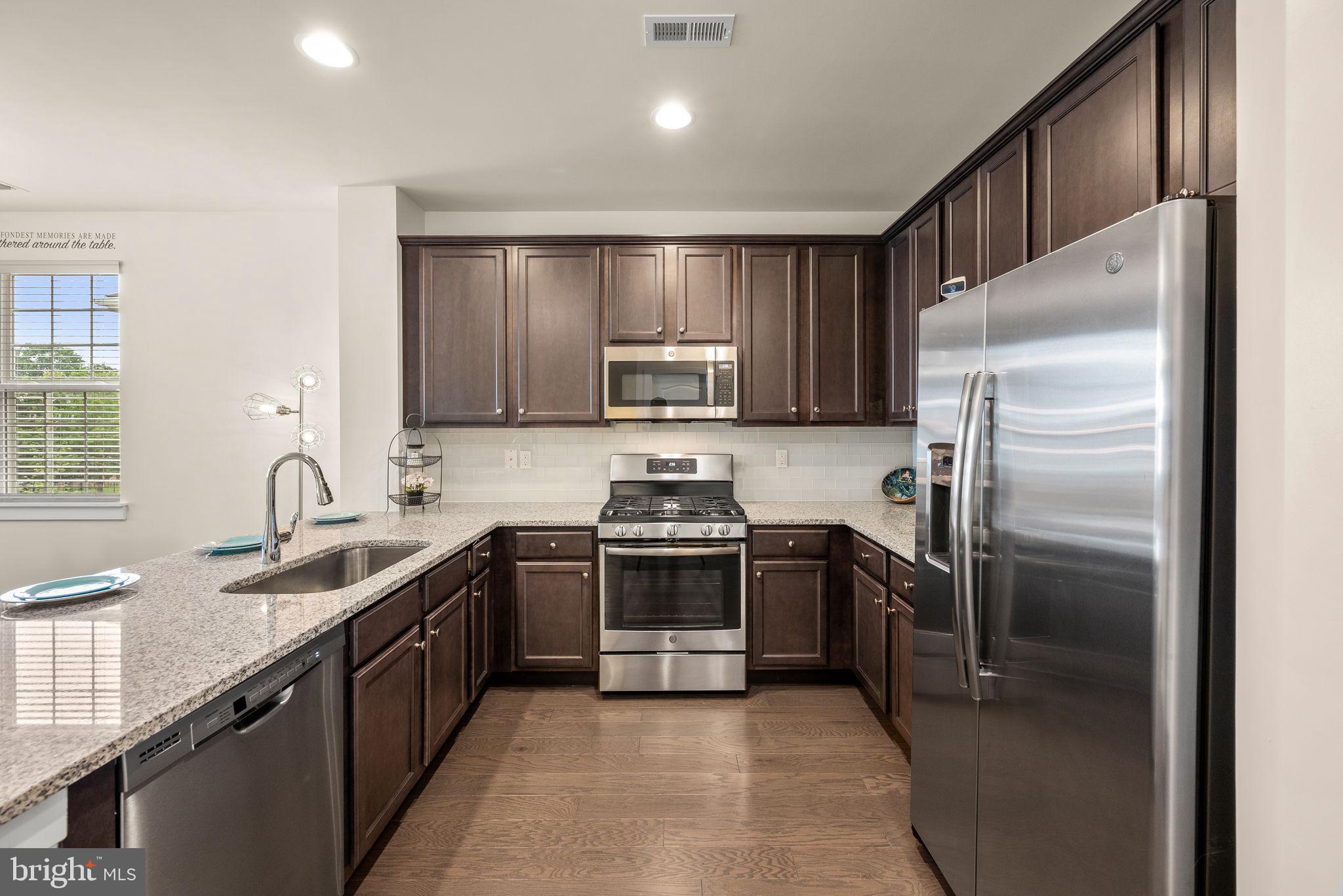 WATERSIDE - Residential