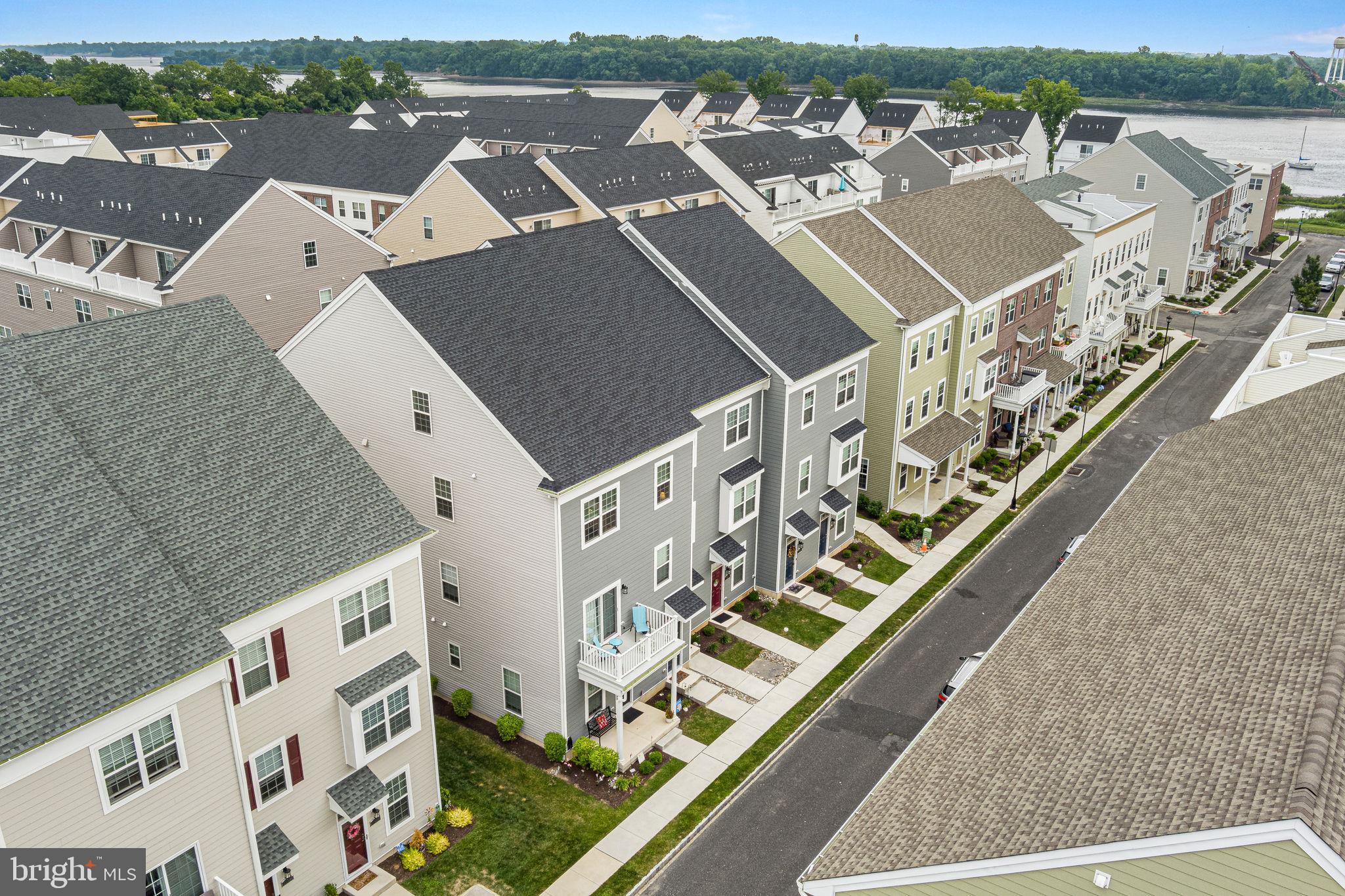 WATERSIDE - Residential