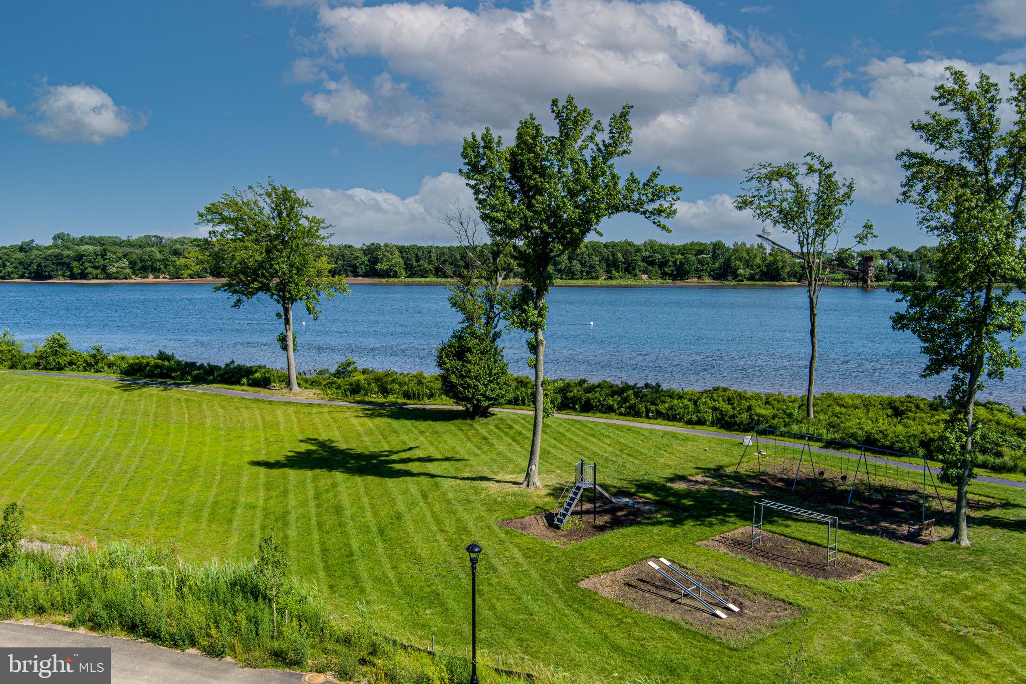 WATERSIDE - Residential