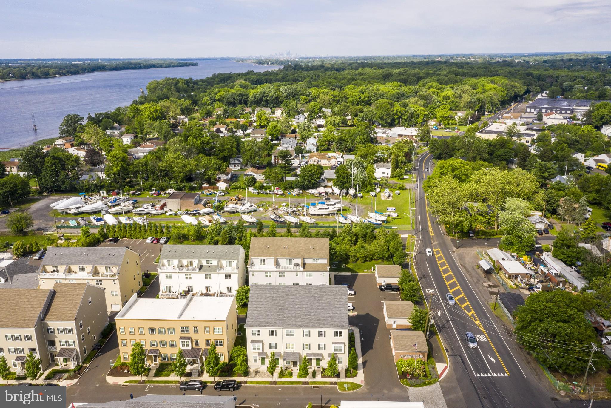 WATERSIDE - Residential