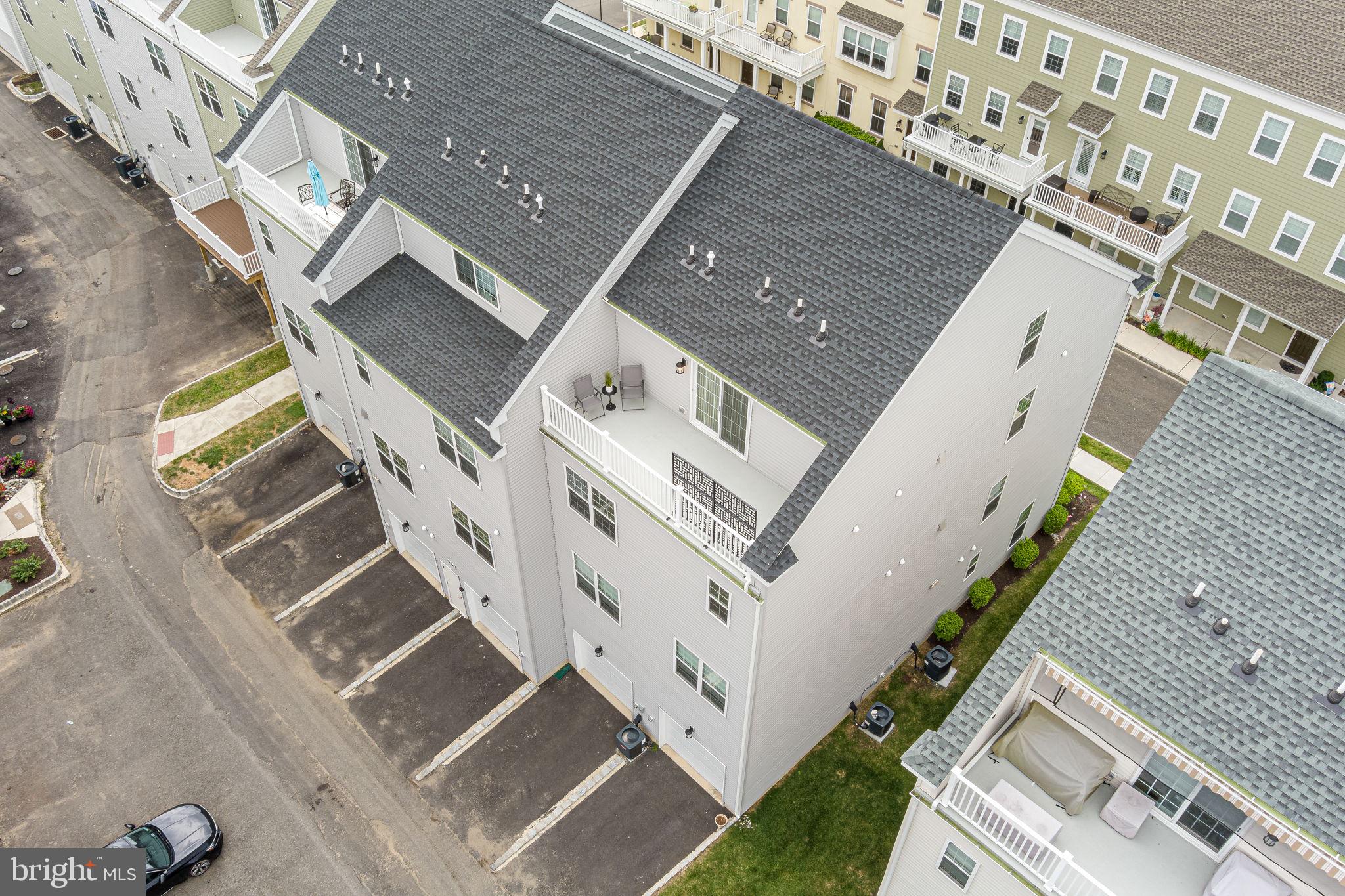 WATERSIDE - Residential