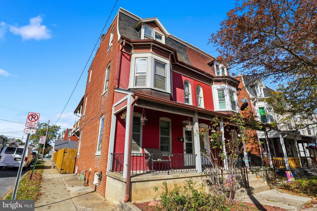 Photo of 527 Pennsylvania Avenue, YORK, PA 17404 (MLS # PAYK2092504)