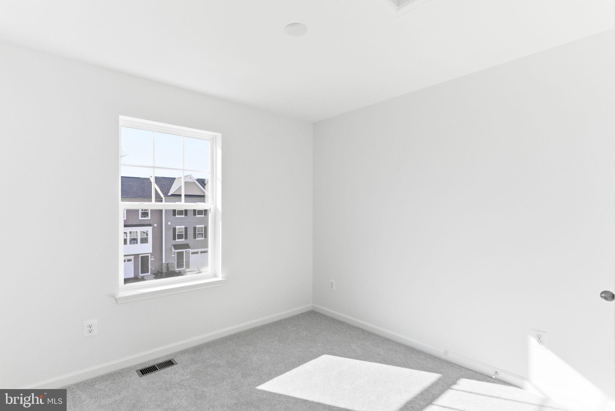 KING'S CROSSING - Residential