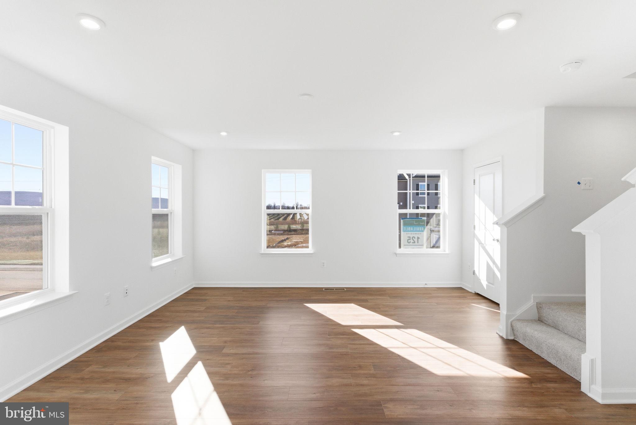 KING'S CROSSING - Residential