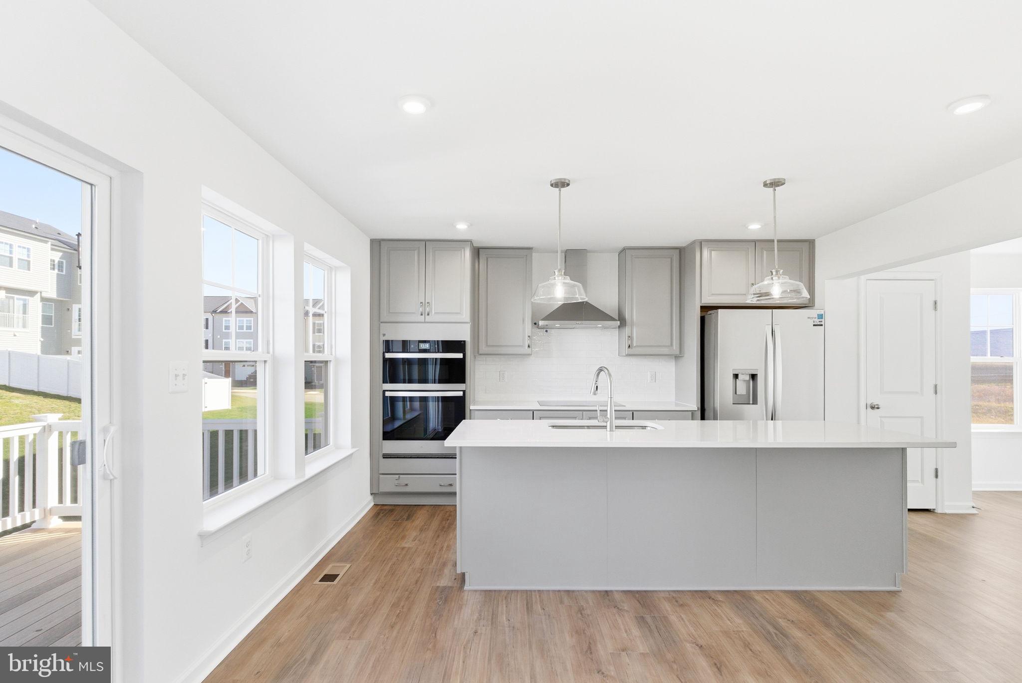 KING'S CROSSING - Residential