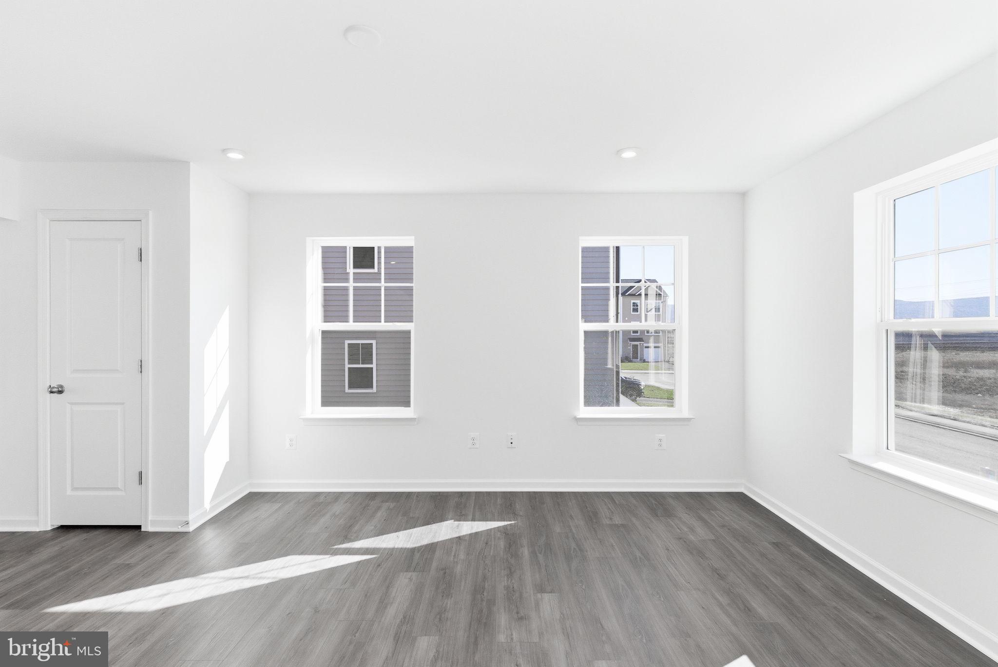 KING'S CROSSING - Residential