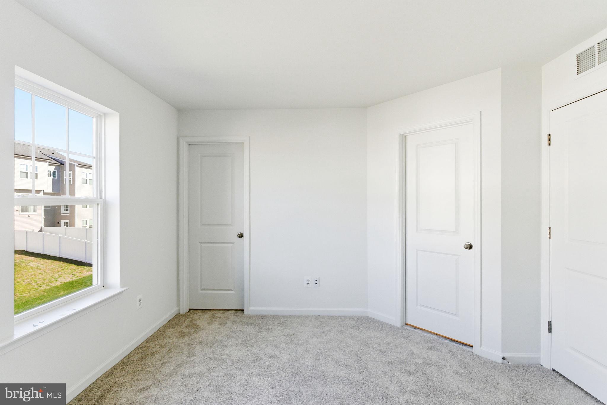 KING'S CROSSING - Residential