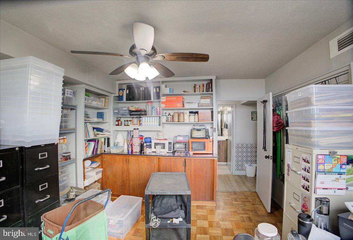 PARK TOWERS EAST - Residential