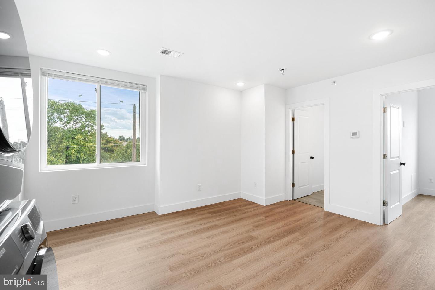 PARKSIDE - Commercial Sale