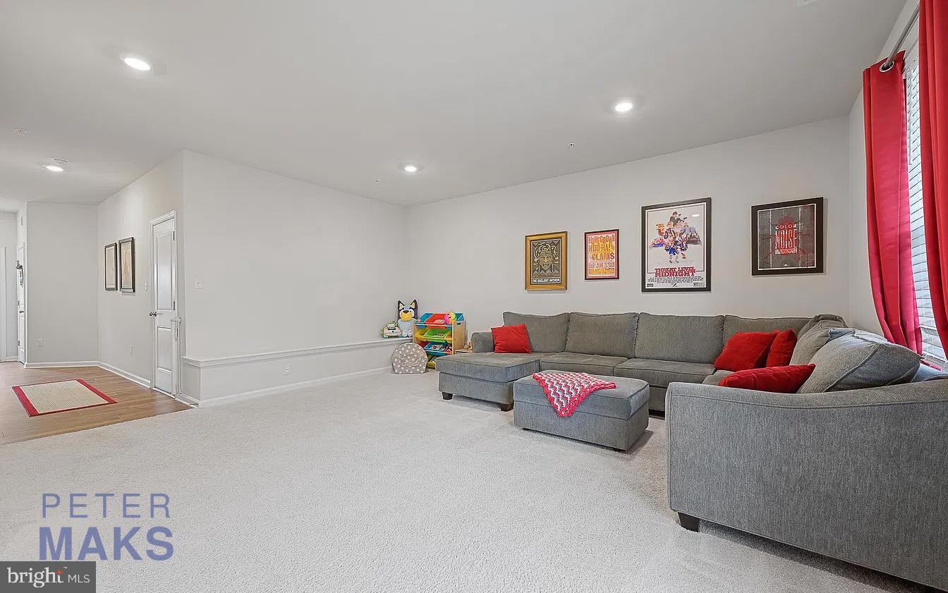 1837 ROSLYNHILL TRAIL