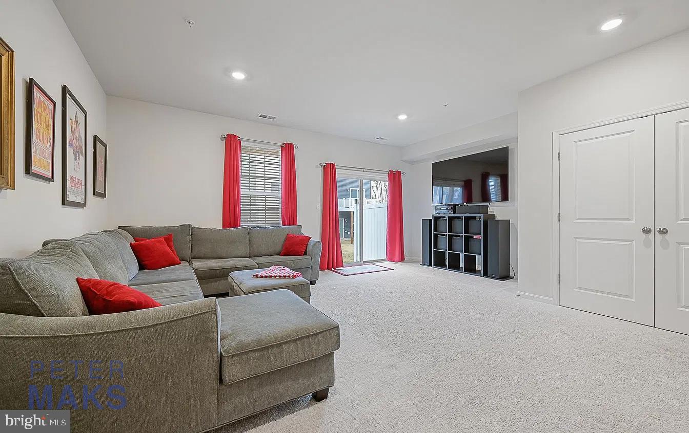 1837 ROSLYNHILL TRAIL