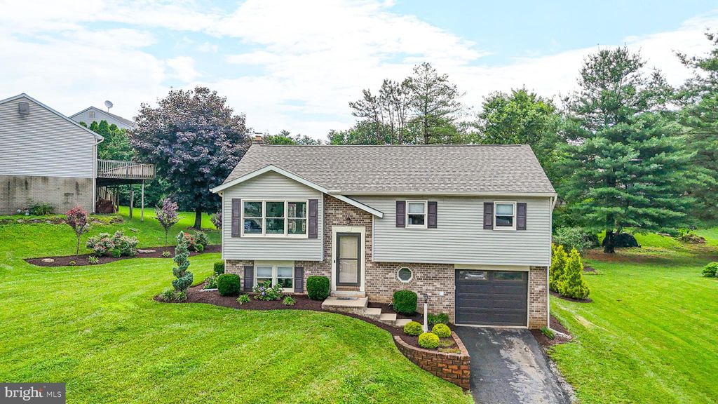 Photo of 20 Rosewood Drive, LANCASTER, PA 17603 (MLS # PALA2071744)