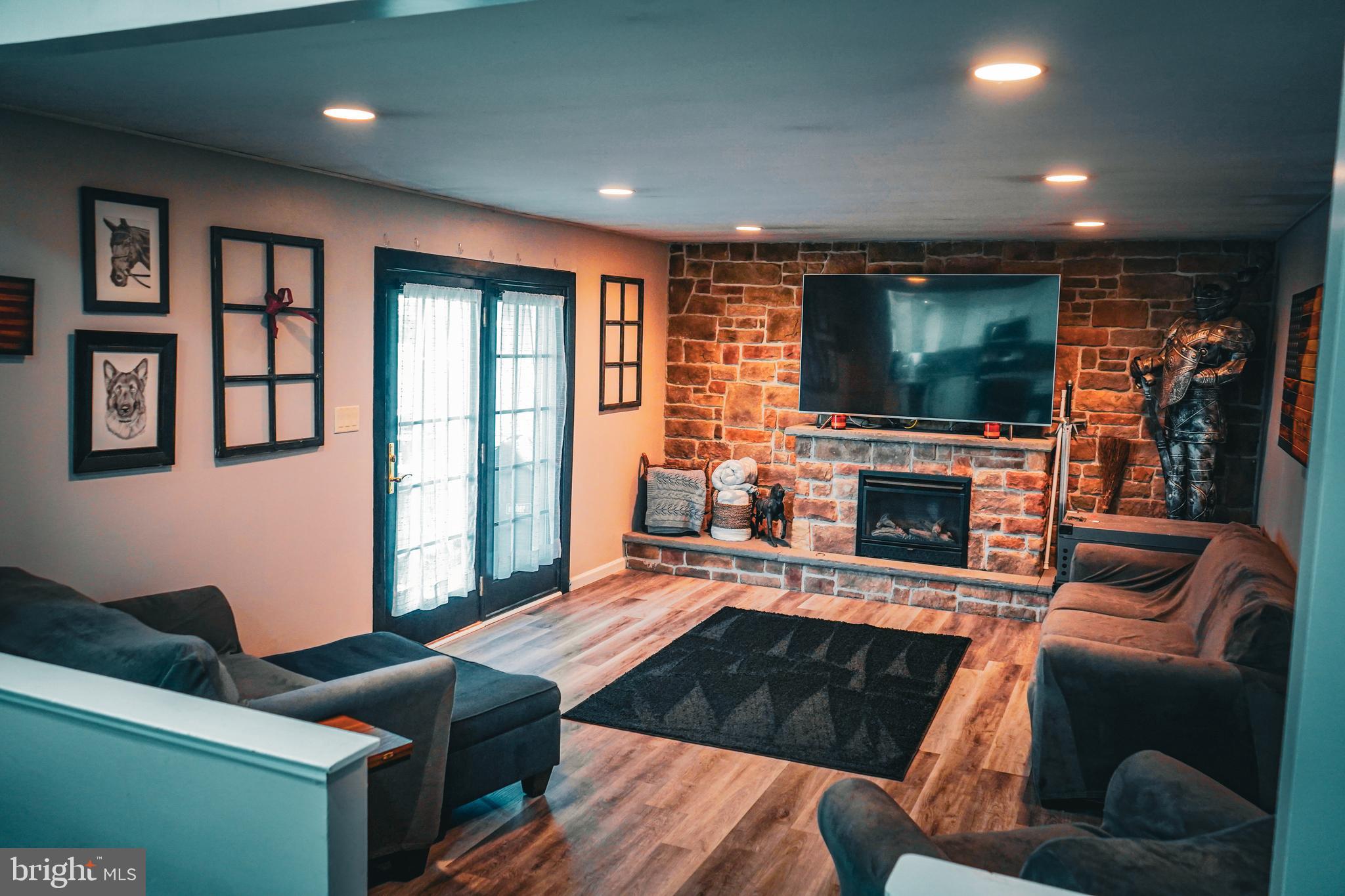 16 CHARTER OAK LANE