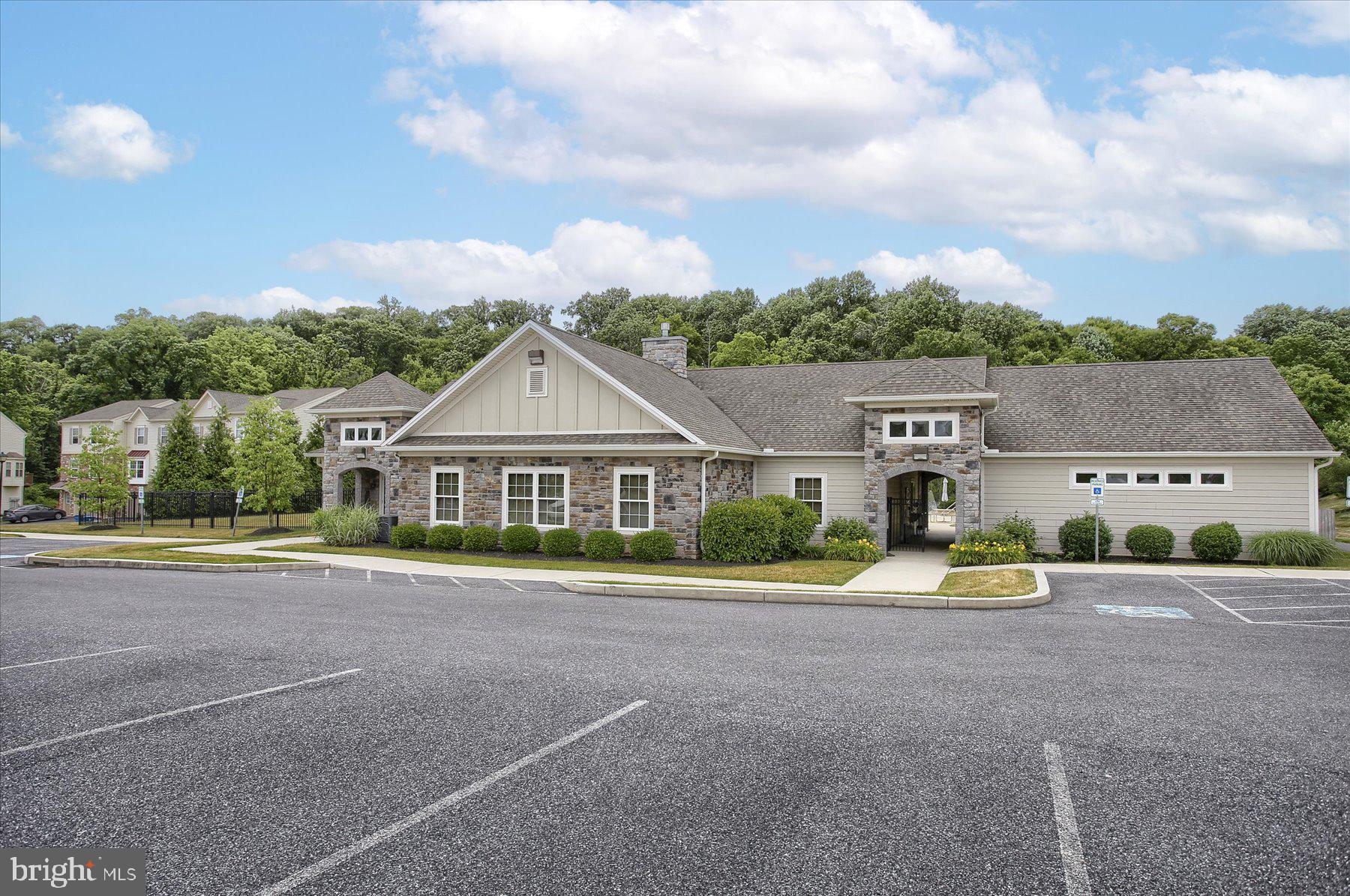 HANBURY COURT - Residential