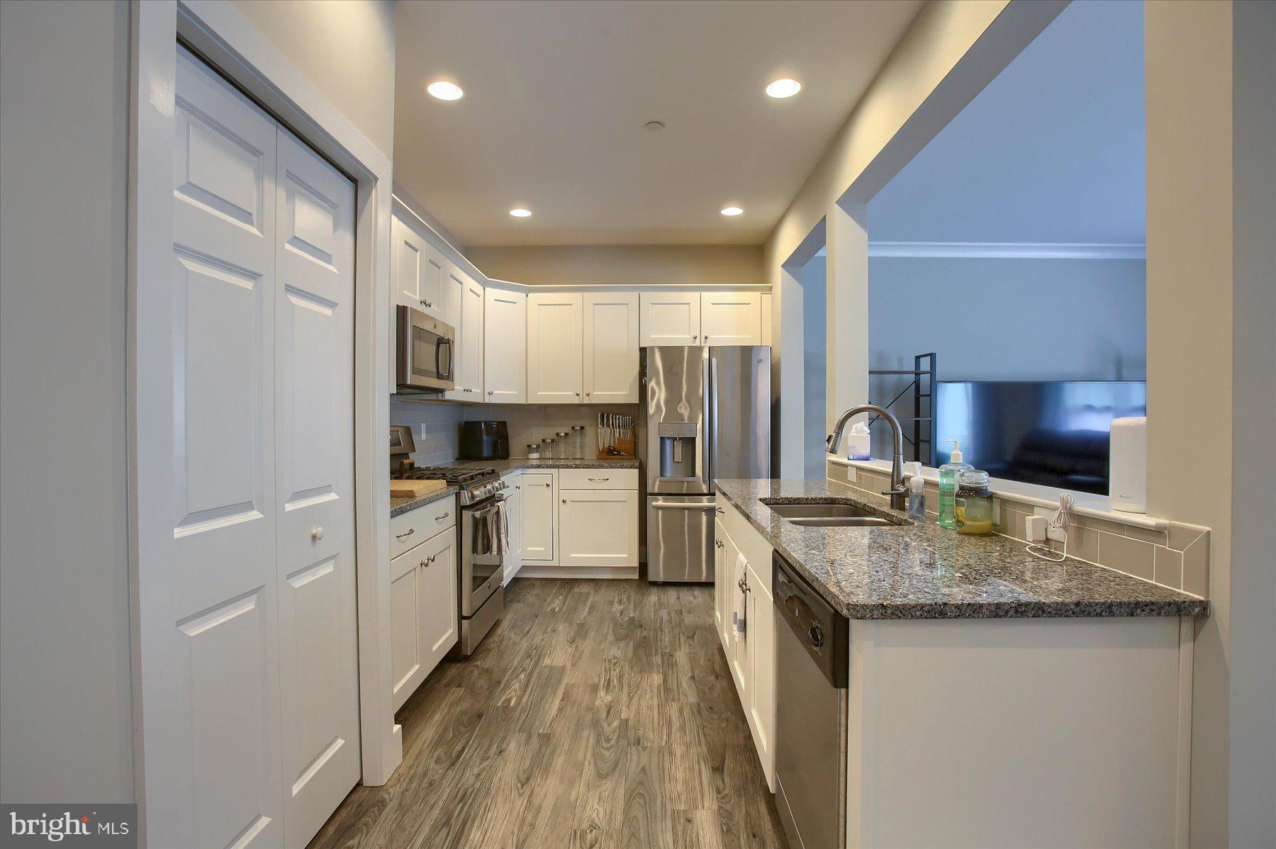 HANBURY COURT - Residential