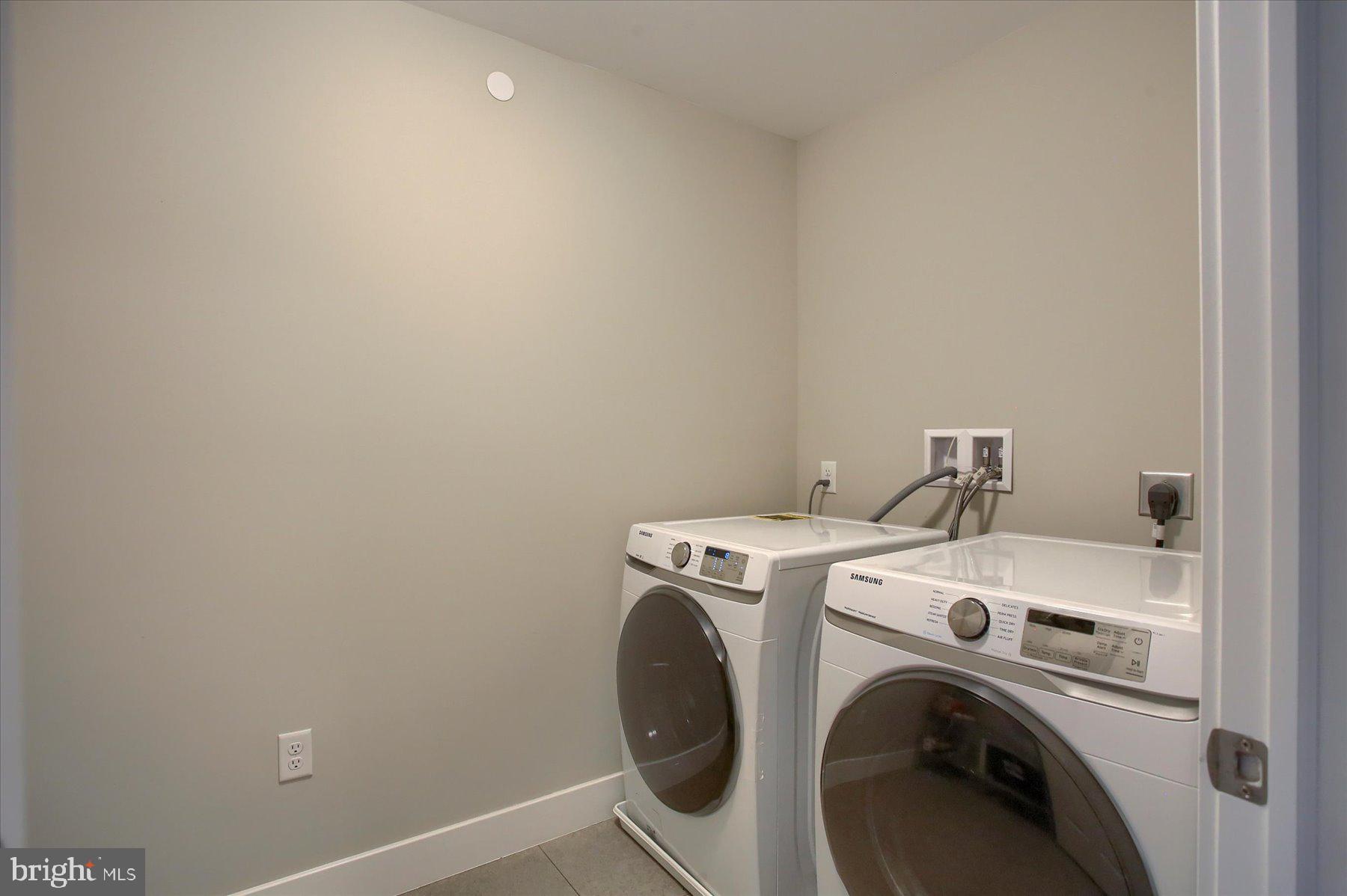 HANBURY COURT - Residential