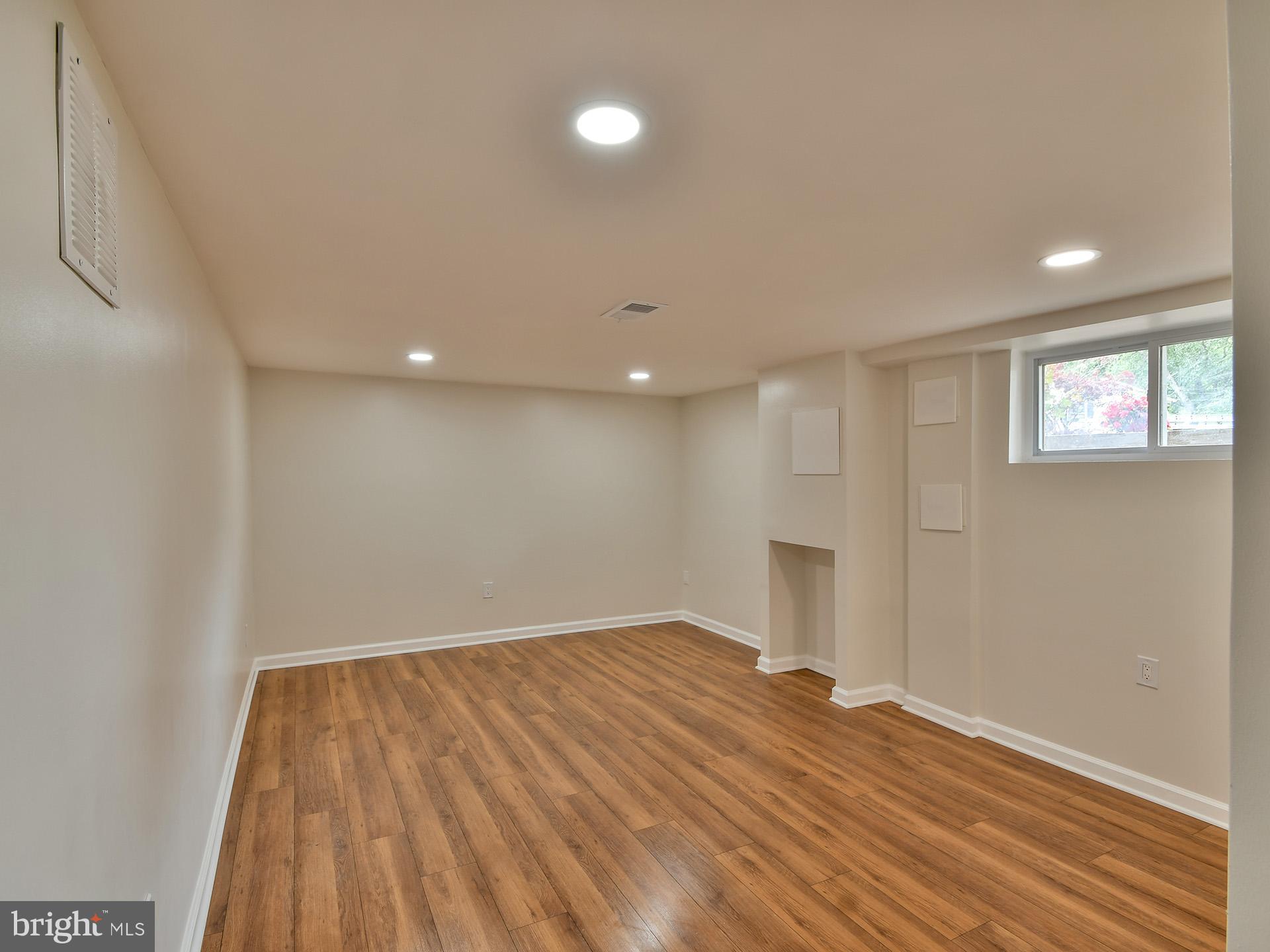 HUNTERS MILL ESTATES - Residential