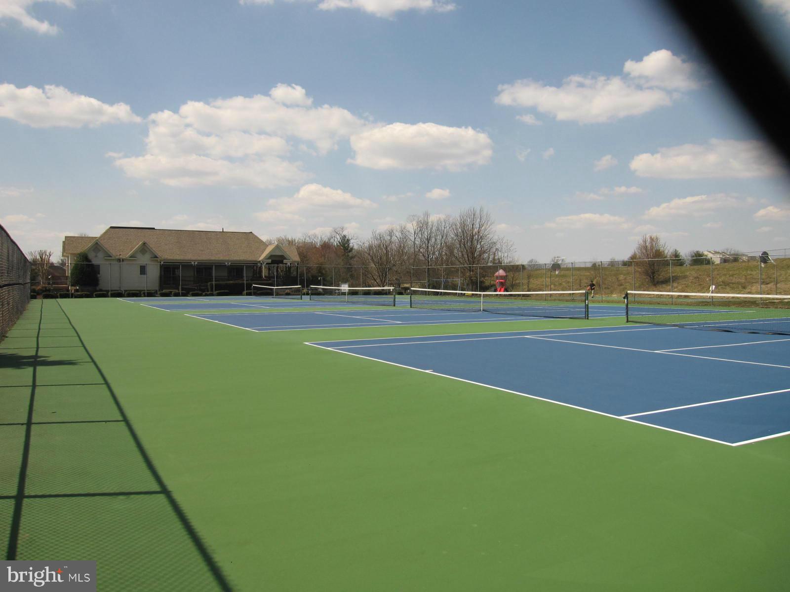 VICTORIA CROSSINGS AT MANCHESTER LAKES - Residential
